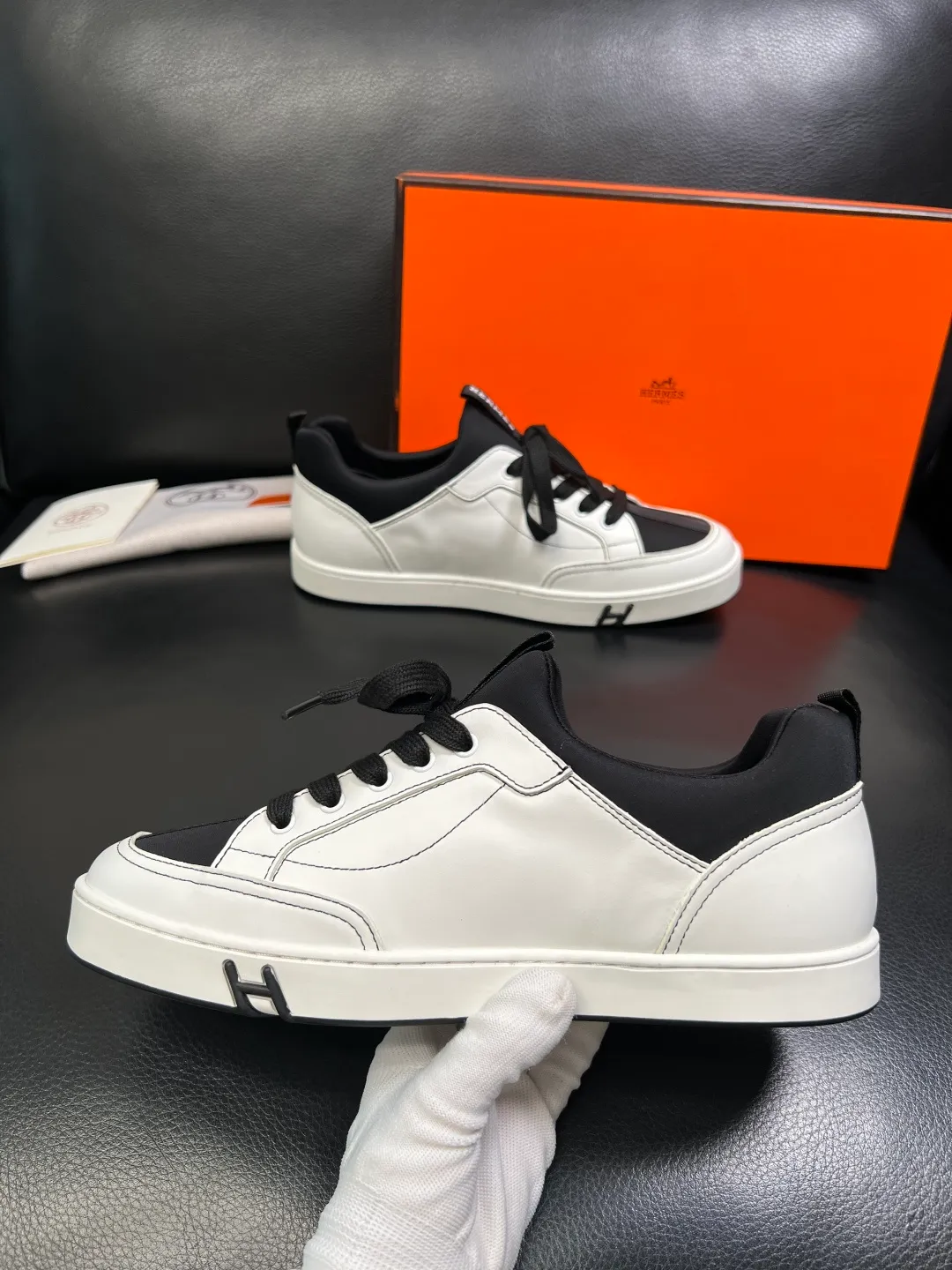 Men's shoes 💰700 Hermes High-quality top crafts Hermes counters are selling simultaneously with original factory configuration, original cowhide fabric imported from Italy, high-quality splicing technology, fully imported water-dyed cowhide lining, soles: original soles specially provided by the original factory are super comfortable, original factory and single goods are welcome to compare, code number 38-44 (customized 45)